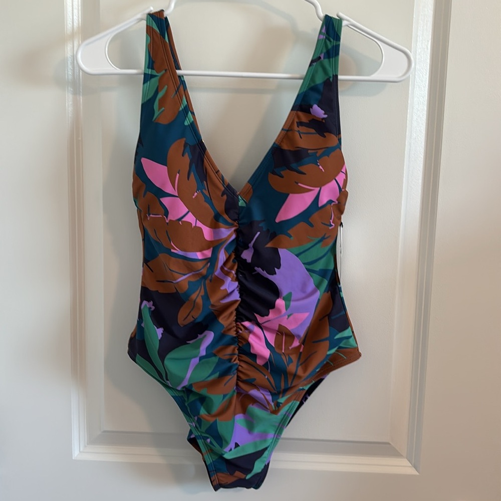 NWT roushed Shade & Shore Swimsuit
